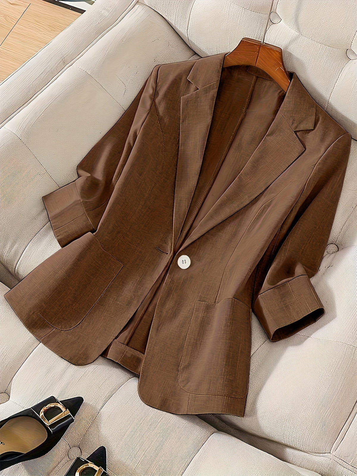 Jackets : Blazer Léger Femme à Boutonnage Simple dans Marron de Roselva