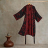 Kleding en accessoires > Kleding > Nachtkleding en loungewear > Kamerjassen : Kimono Peignoir en Coton avec Motif Feuille Réversible dans Noir & Rouge de Roselva