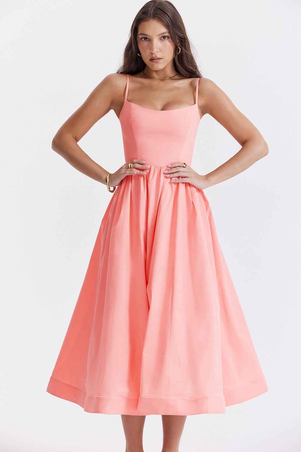 Midi Dress : Robe Midi Femme Élégante - Encolure Droite, Bretelles Spaghetti Fines dans Rose de Marche Lino
