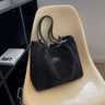 women's crossbody bag : S.F.Y. Sac à bandoulière en velours côtelé avec chaîne Femme dans Noir de Marche Lino