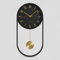Moderne Wanduhr aus Metall mit Pendel – 40×20 cm