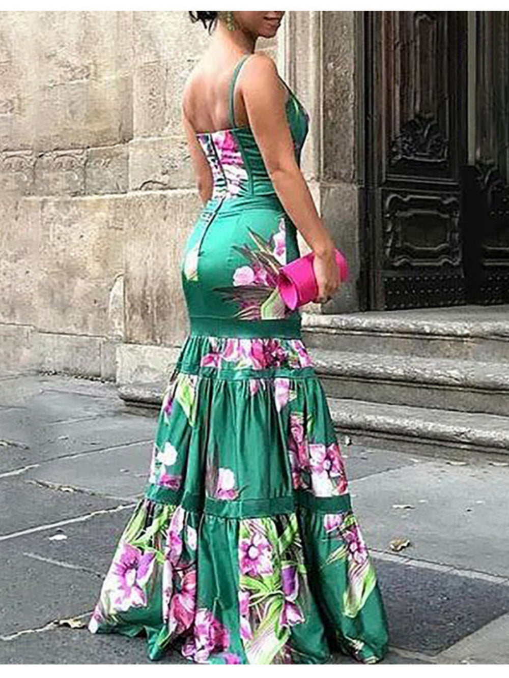 Robe longue intemporelle en satin maxi avec panneau imprimé et bretelles au dos