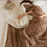 : Couverture d'Hiver Laine d'Agneau dans Marron Foncé de Marche Lino