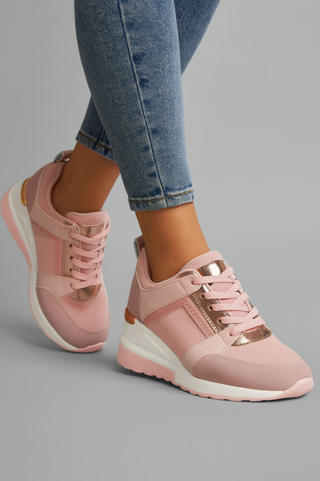 Sneakers Femme Noires à talon compensé 8cm, Détails métalliques, Confortables et élégantes