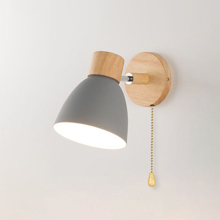 Applique murale moderne avec bras incliné, bois, abat-jour conique