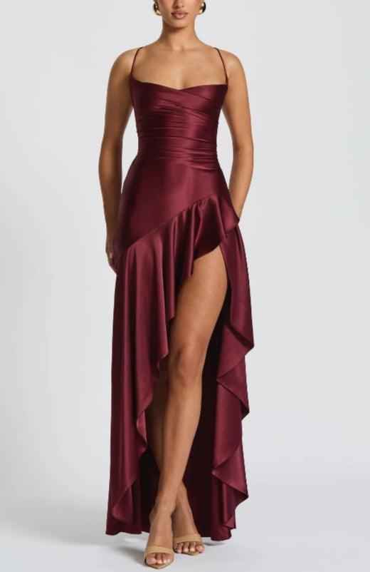 Maxi-robe Élégante à Col Licou, Dos Nu et Volants