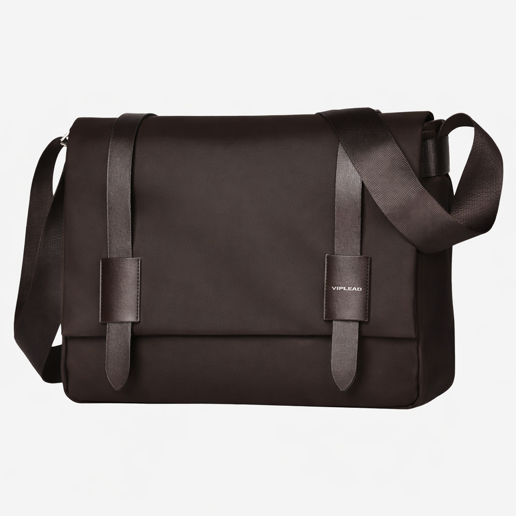 Bags : Sac à Bandoulière Homme Imperméable Léger - Sacoche Monobretelle Sportive Voyage dans Brun foncé de Marche Lino