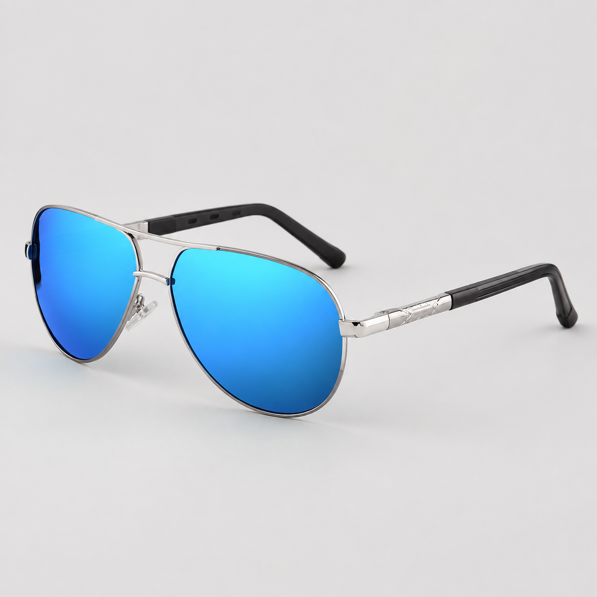 ELLA : Lunettes solaires homme - Polarisées, monture alu, style rétro dans Noir-argent avec verres miroir bleus de Jeecey.nl