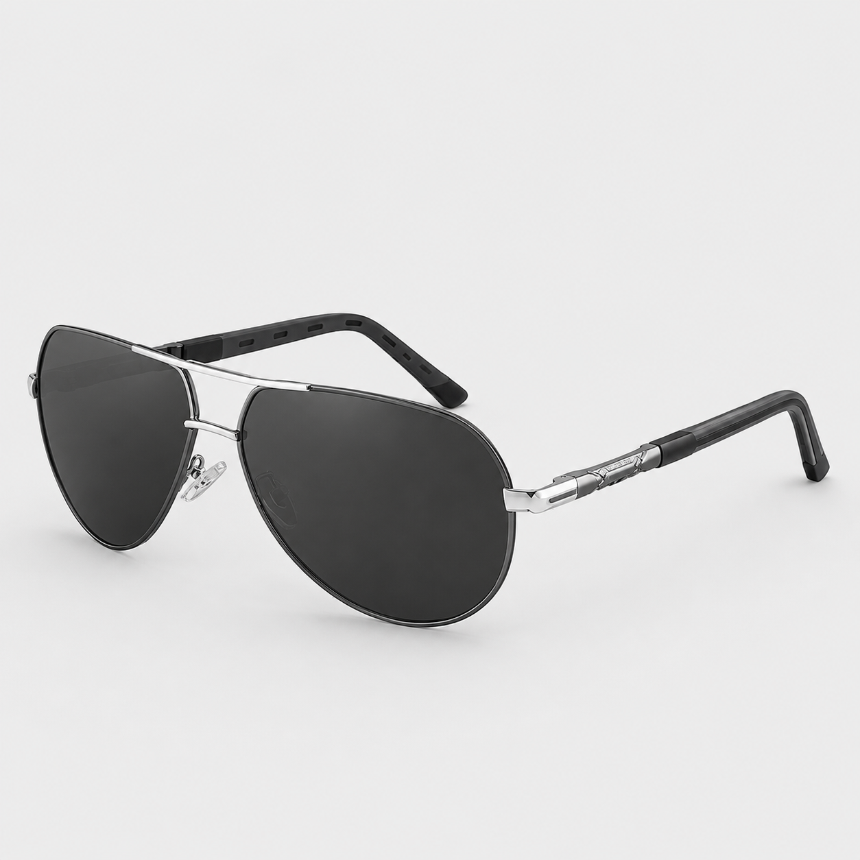 ELLA : Lunettes solaires homme - Polarisées, monture alu, style rétro dans Argent-noir avec verres gris foncé de Jeecey.nl
