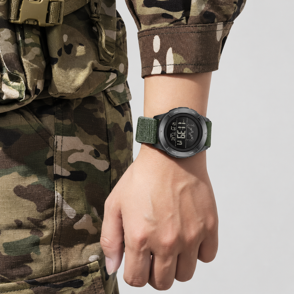 Montre numérique pour homme - Étanche, Aspect fibre de carbone & Boussole