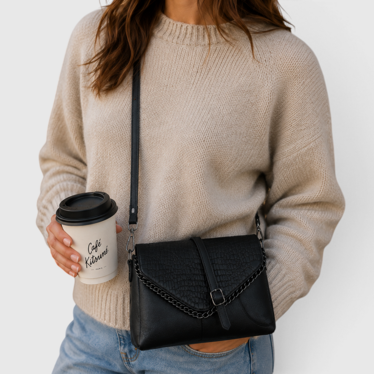 Crossbody Bag : Sac Bandoulière Noir avec Détail Chaîne – Élégant & Polyvalent dans de Marche Lino