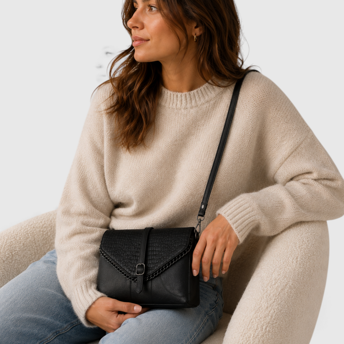 Crossbody Bag : Sac Bandoulière Noir avec Détail Chaîne – Élégant & Polyvalent dans de Marche Lino