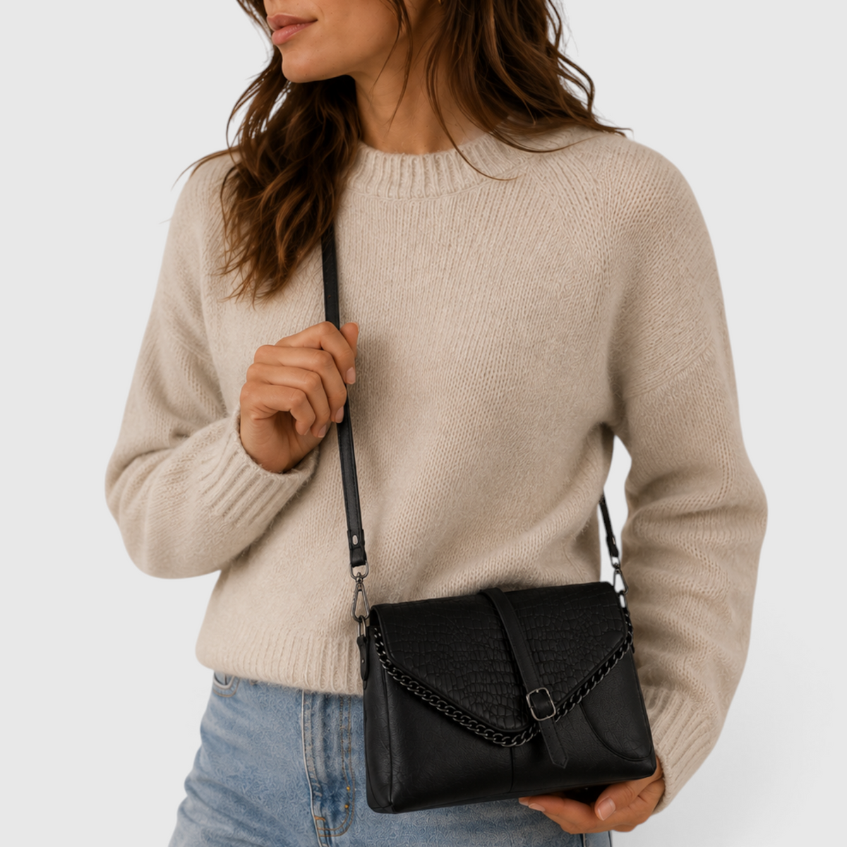 Crossbody Bag : Sac Bandoulière Noir avec Détail Chaîne – Élégant & Polyvalent dans de Marche Lino