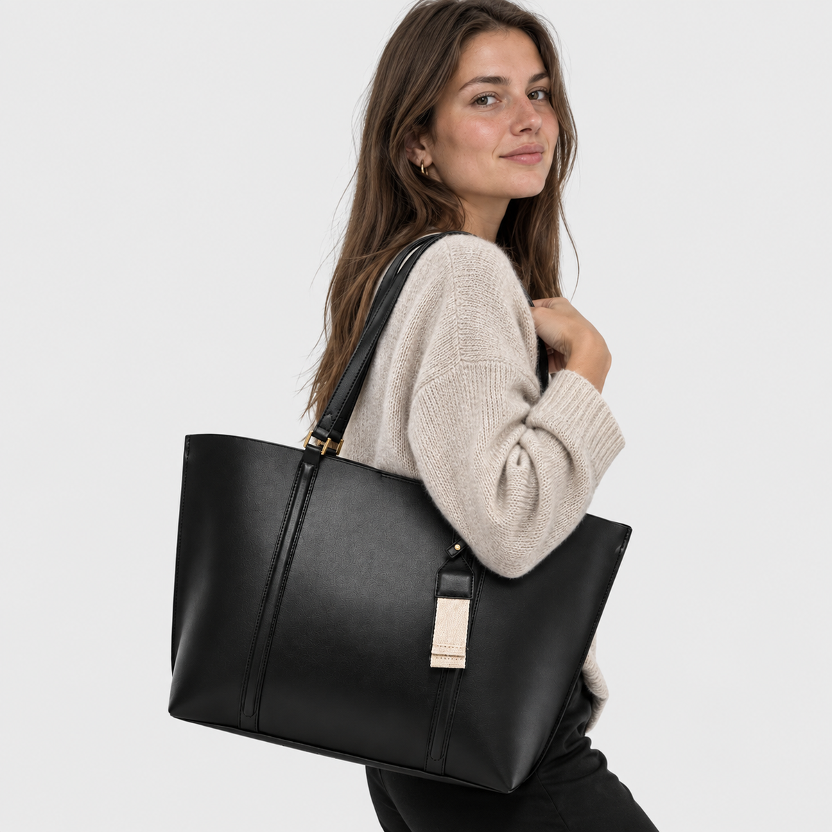 Handbag : Sac à Main Élégant avec Grand Espace de Rangement dans de Marche Lino