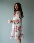 Robe Femme Élégante en Chiffon Rouge avec Détails Pétale, Idéale pour les Cérémonies