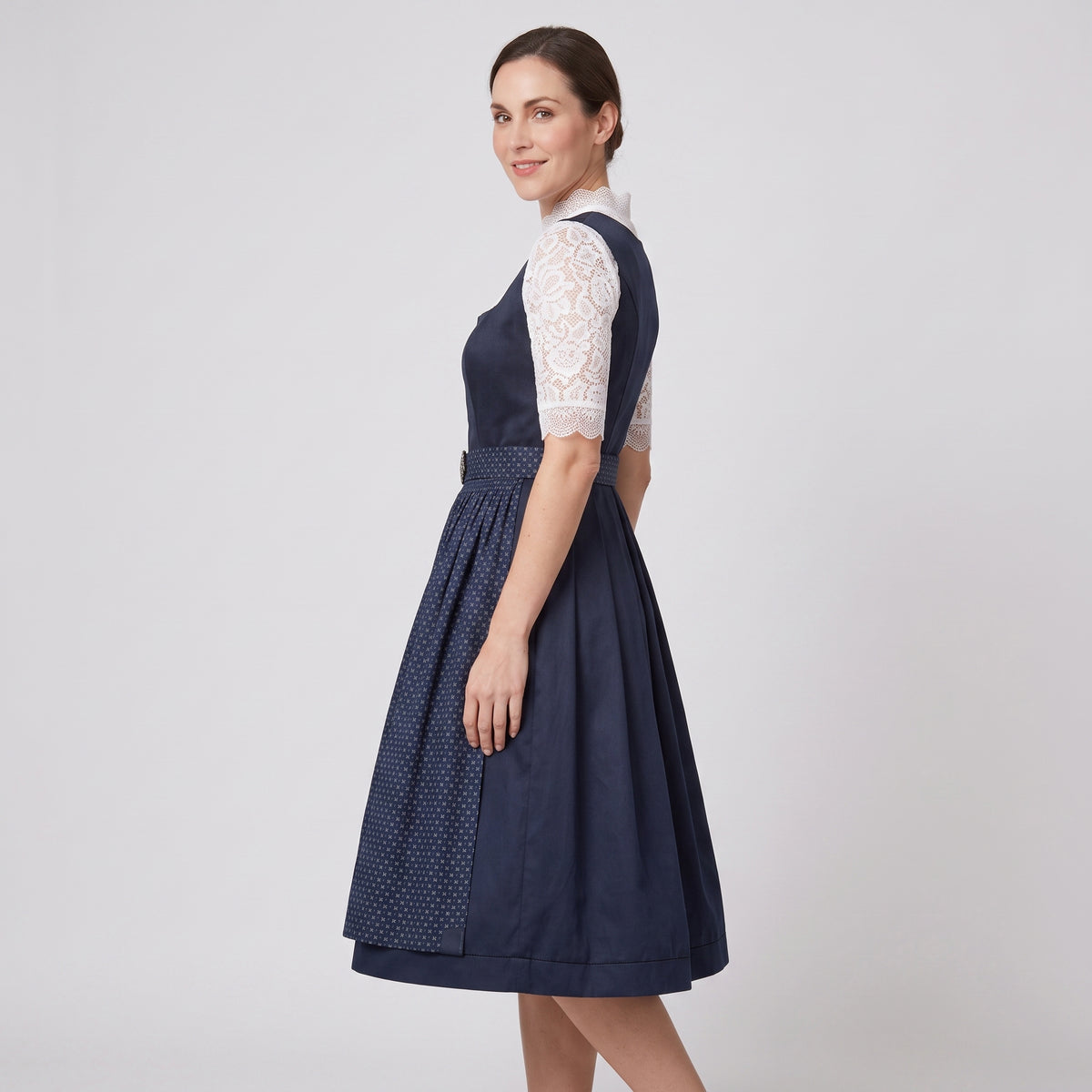 Gifts – Seasonal – Oktoberfest : Dirndl femme traditionnel bleu marine avec corsage dentelle dans de Steiner-boutique