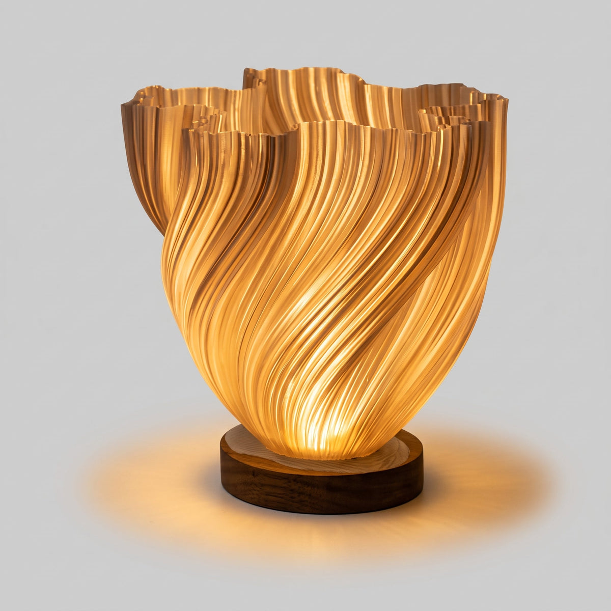 Lampe de Table Spirale Organique – Éclairage d'Ambiance à Base Sculpturale en Bois