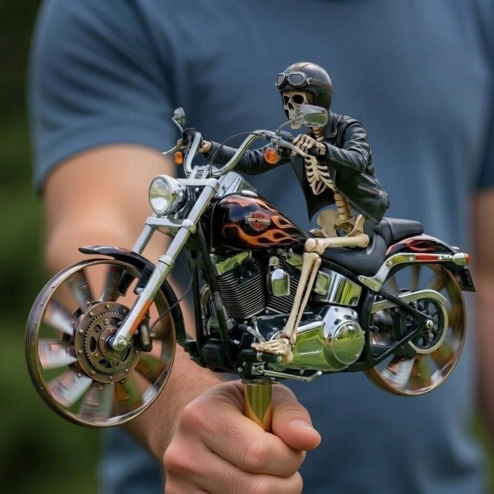 Éolienne de Jardin Motard Crâne sur Moto