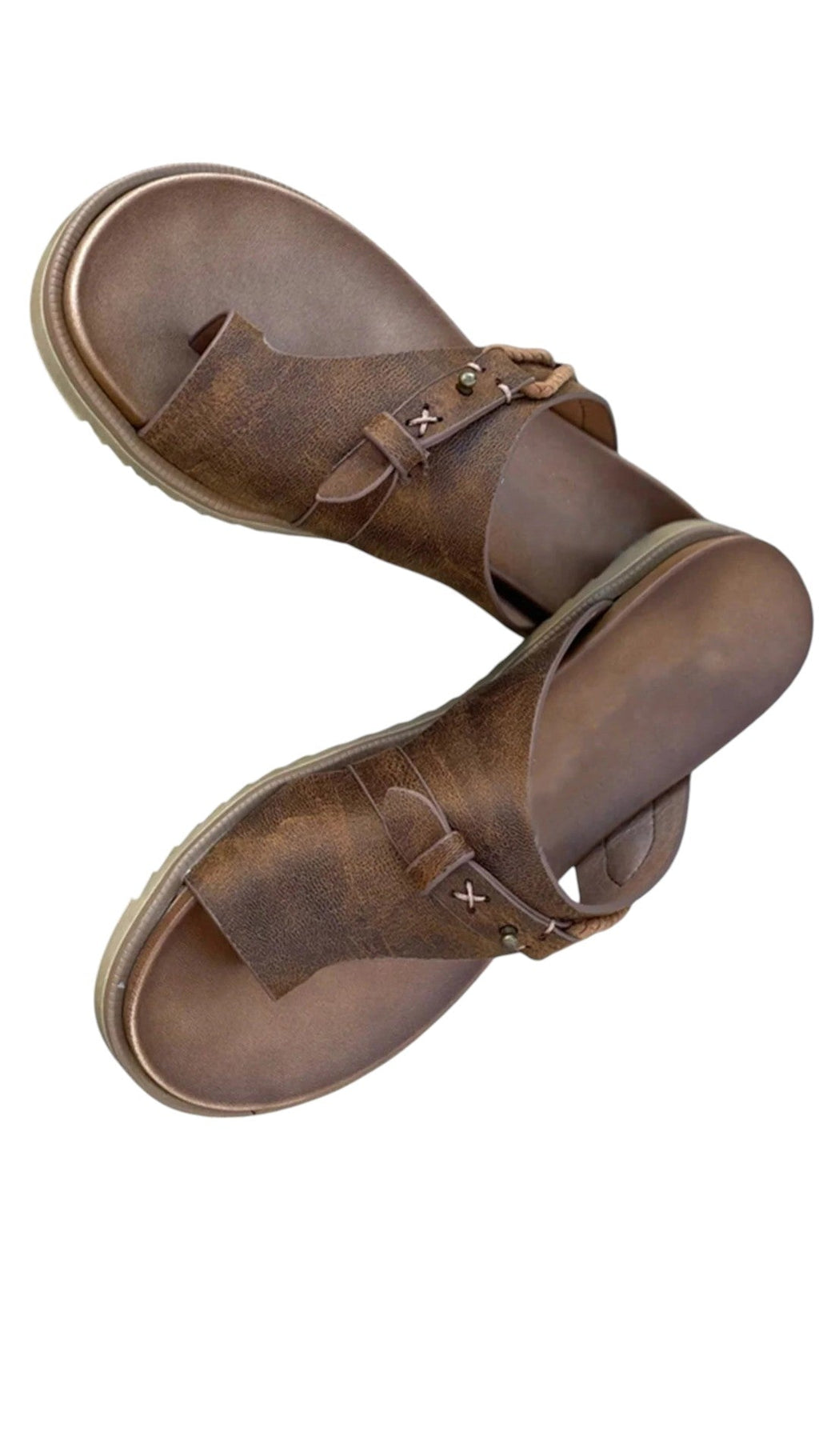 Sandales artisanales en cuir à bride croisée et anneau d'orteil Femme