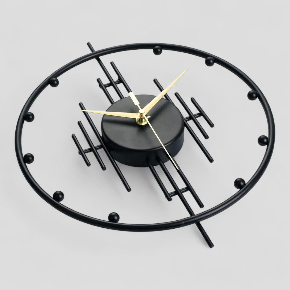 Horloges murales : Horloge Murale en Métal au Design Moderne. dans de Marche Lino