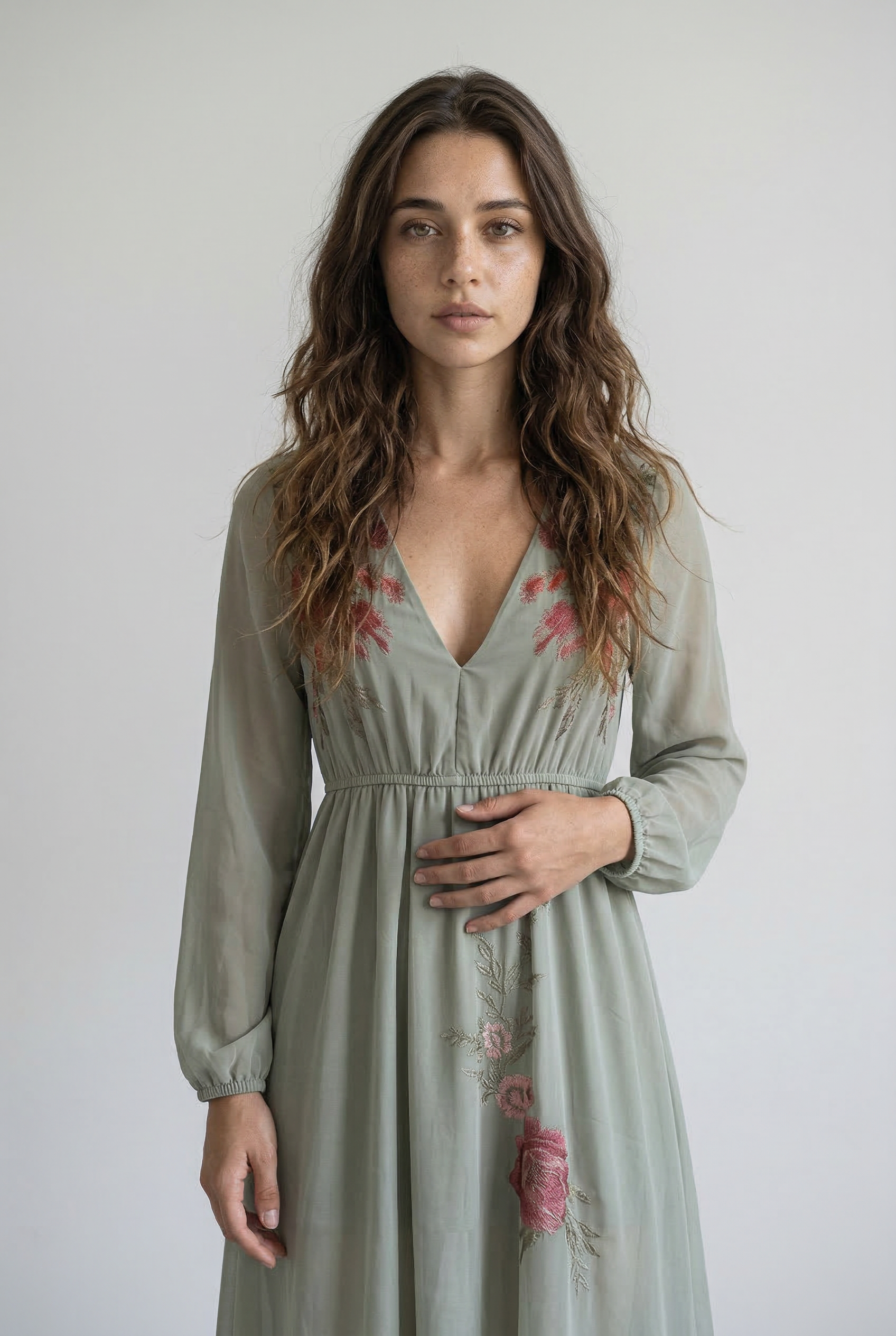 Robe longue femme imprimée florale en lin, élégante pour l'été et la plage.