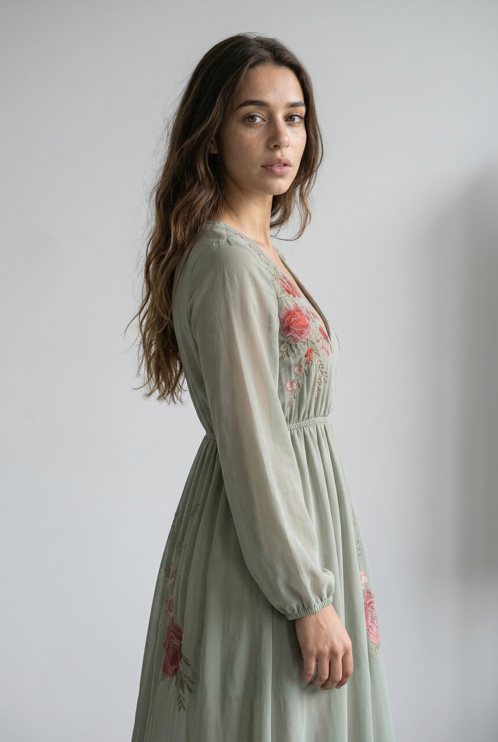 Robe longue femme imprimée florale en lin, élégante pour l'été et la plage.