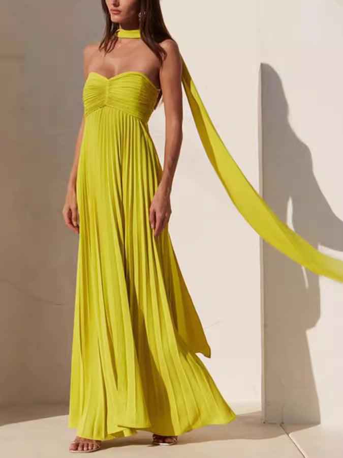 Robe bustier simple et élégante avec plis et ruban