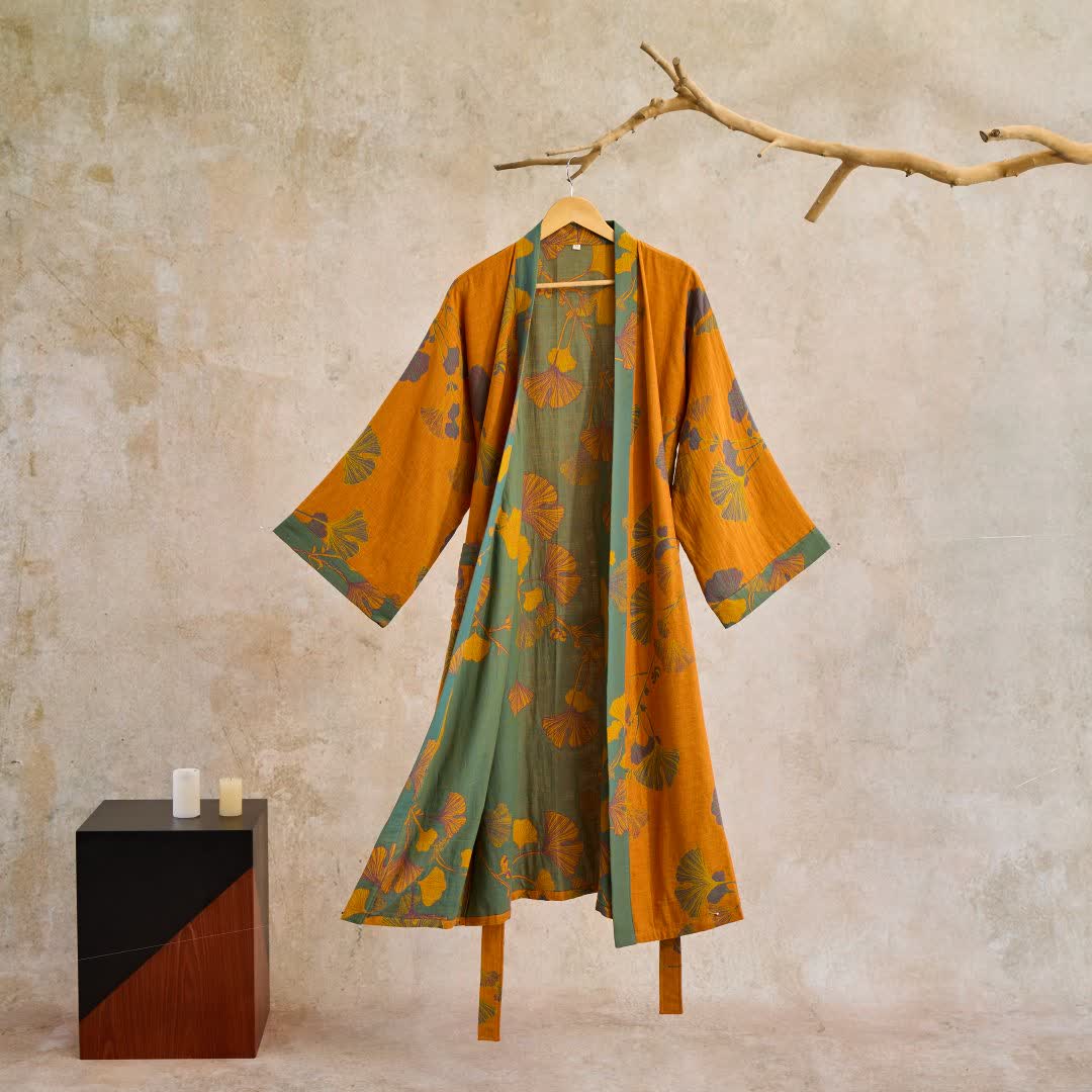 Kleding en accessoires > Kleding > Nachtkleding en loungewear > Kamerjassen : Kimono Peignoir en Coton avec Motif Feuille Réversible dans Jaune & Vert de Roselva