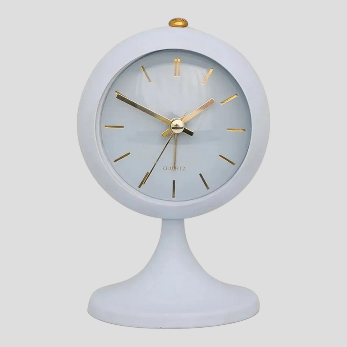 Horloges : Réveil de Table Quartz Silencieux - Horloge de Chevet Design Moderne pour Chambre dans bleu de Marche Lino