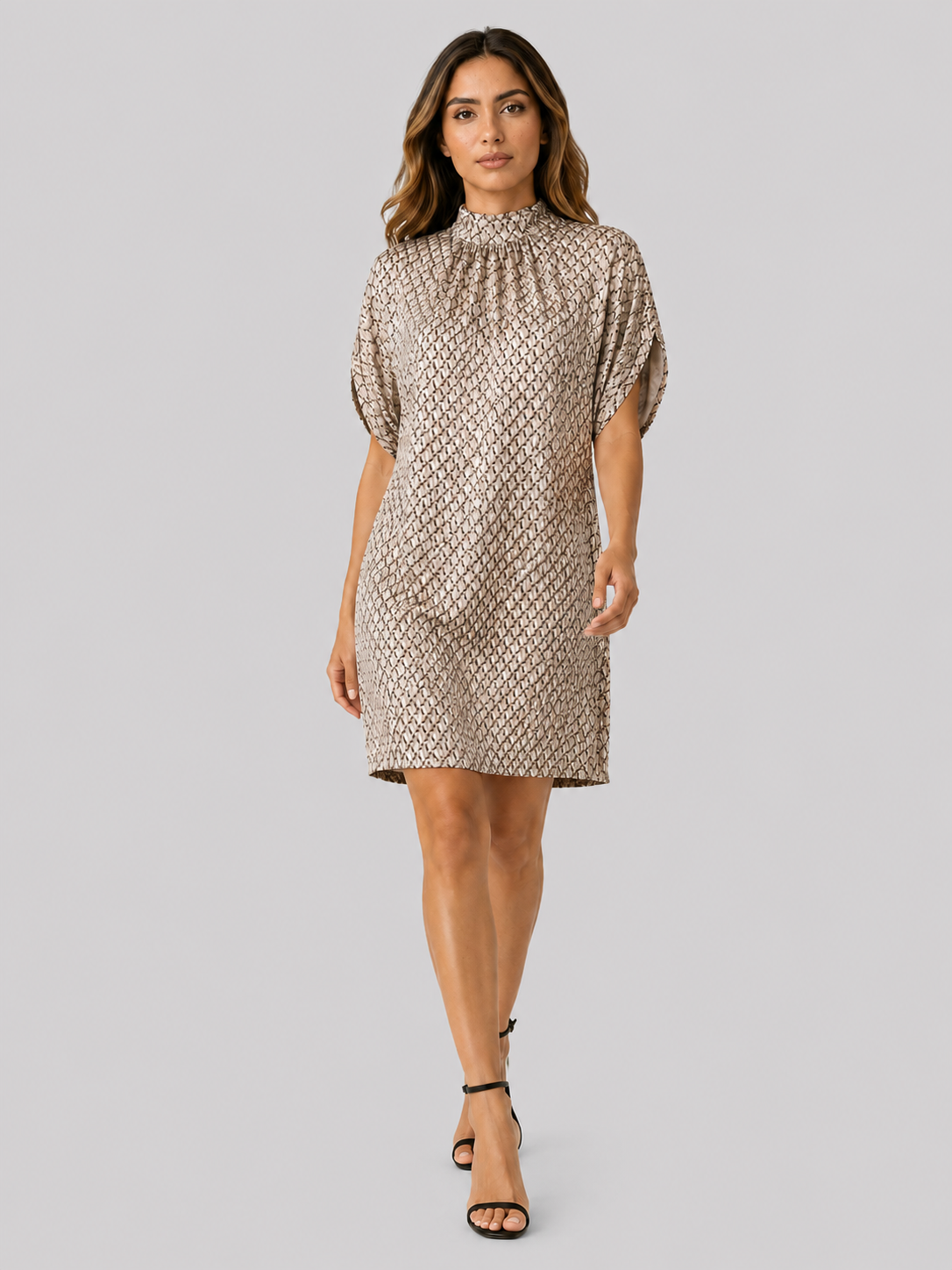 Mini dresses : Robe Courte Femme à Manches Chauve-souris et Col Froncé dans Beige de Marche Lino