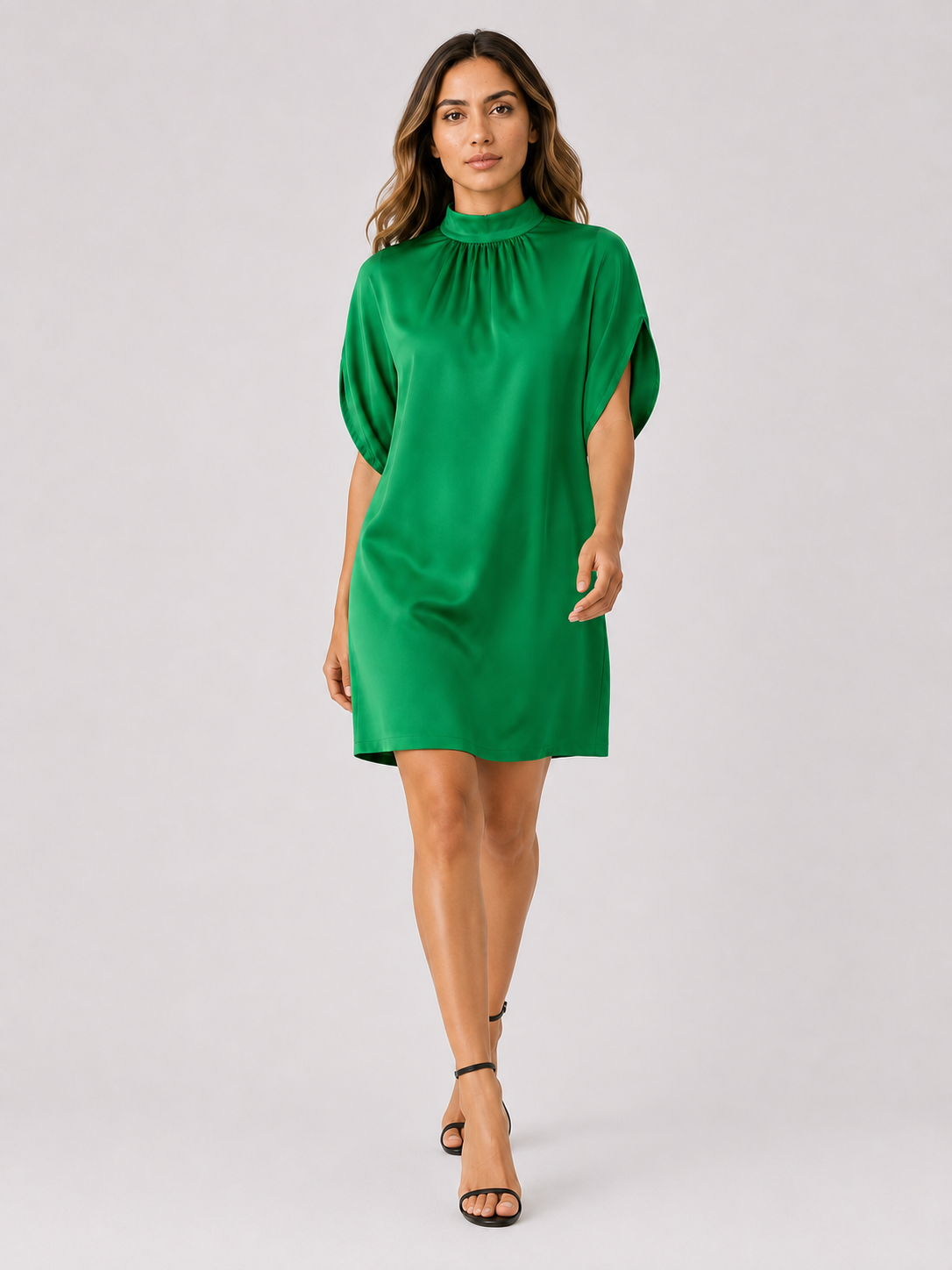 Mini dresses : Robe Courte Femme à Manches Chauve-souris et Col Froncé dans Vert de Marche Lino