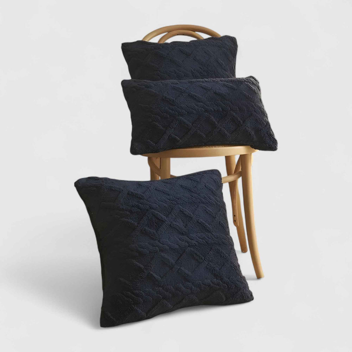 Housses de coussin : Taie d'oreiller en peluche pour un confort luxueux dans Bleu marine de Marche Lino
