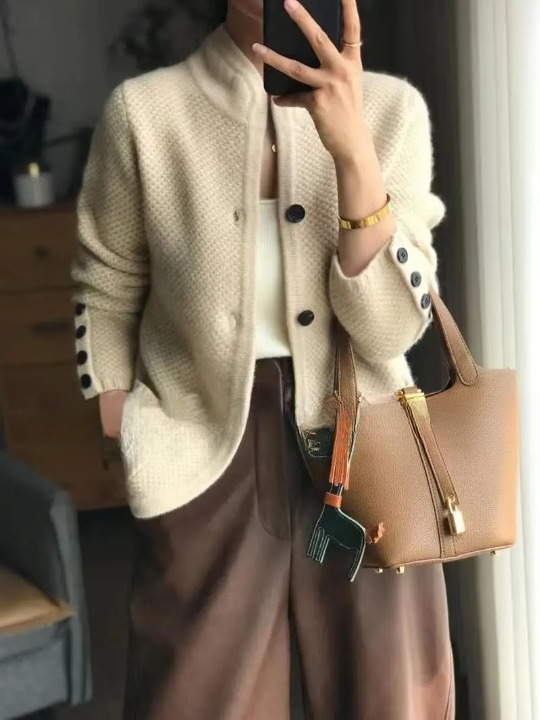 Cardigan : Cardigan Boutonné Doux Façon Cachemire pour Femme dans Beige de Marche Lino