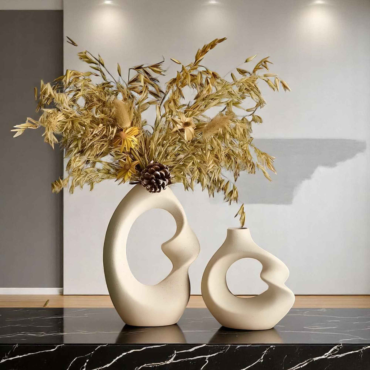Vases : Vase décoratif moderne en céramique sculpturale, idéal pour salon ou bureau dans de Marche Lino