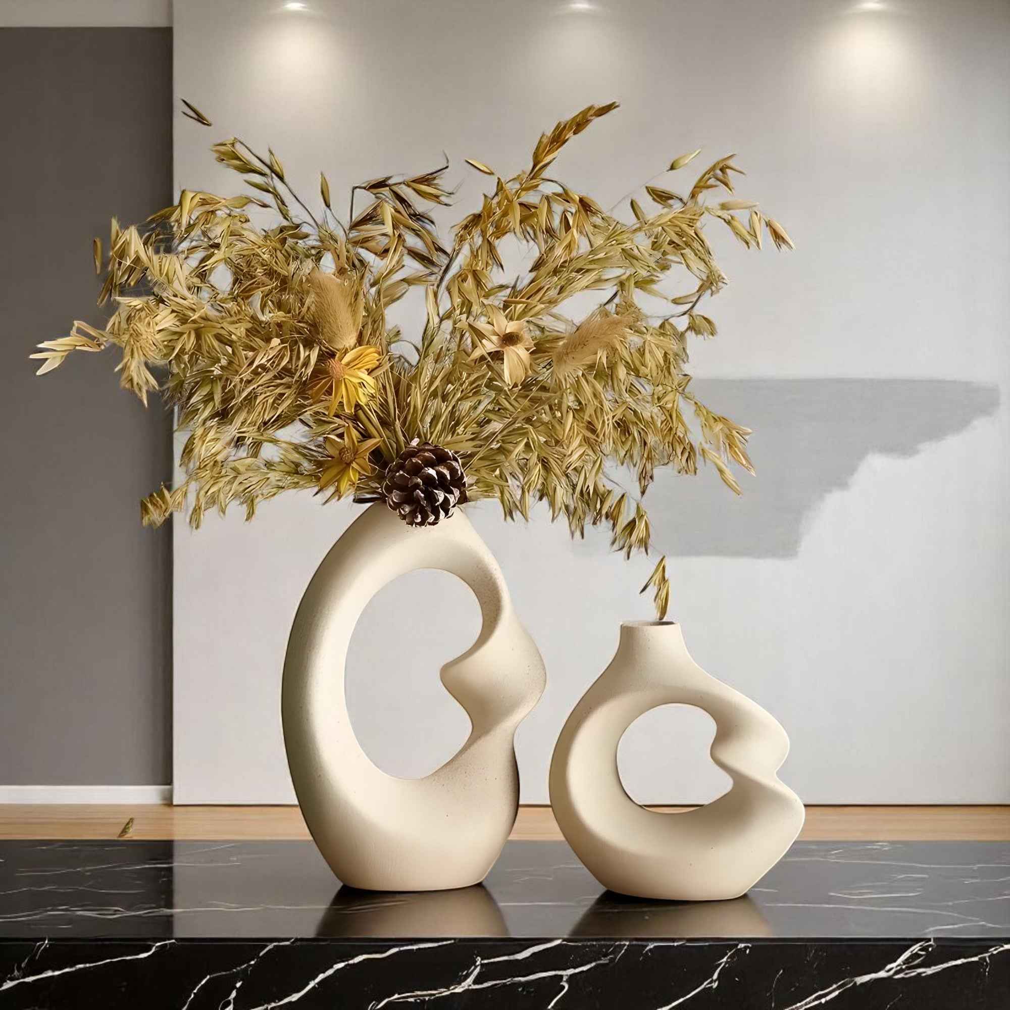 Vases : Vase décoratif moderne en céramique sculpturale, idéal pour salon ou bureau dans de Marche Lino