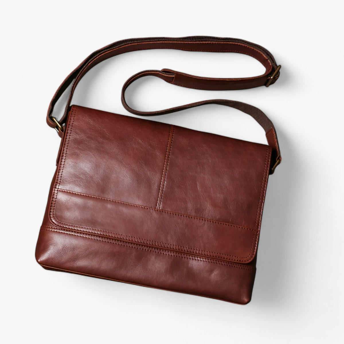 Bags : Sac Messenger Bandoulière en Cuir Intemporel et Robuste dans de Roselva