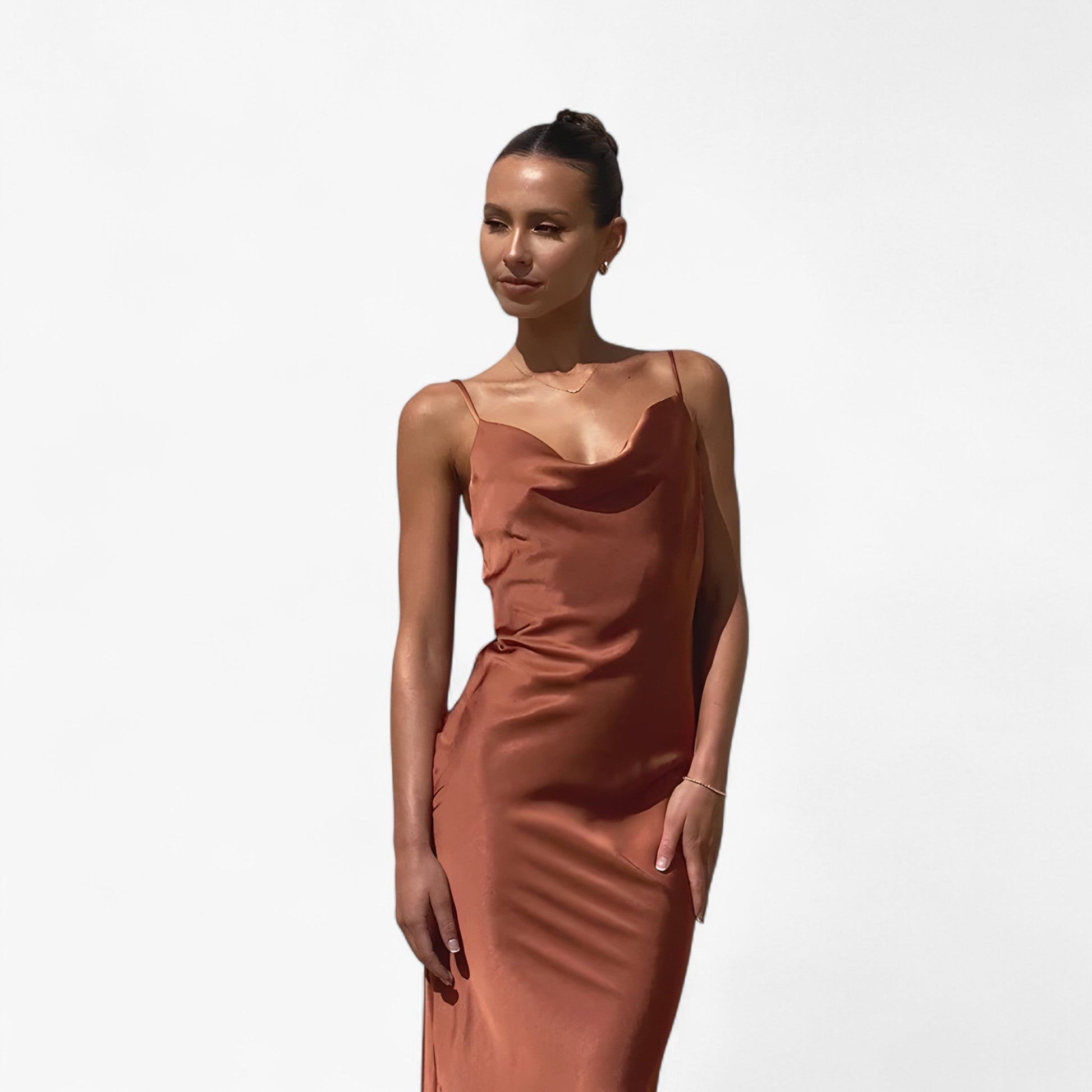 Robe Longue pour Homme en Soie et Cuir, Élégante et Douce