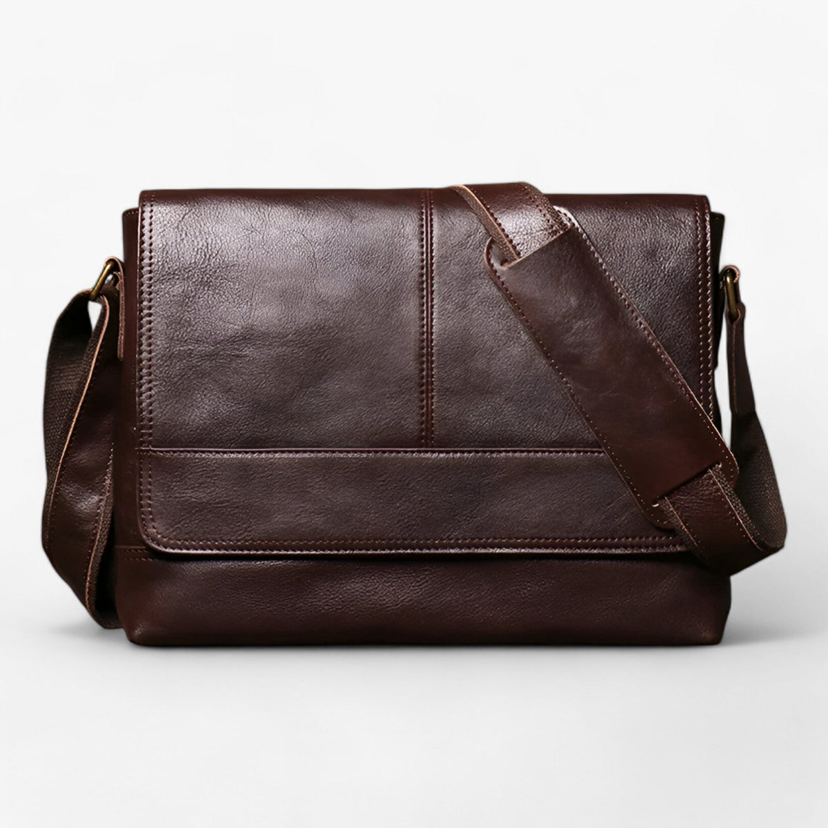 Bags : Sac Messenger Bandoulière en Cuir Intemporel et Robuste dans de Roselva