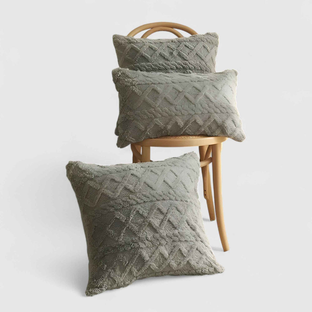 Housses de coussin : Taie d'oreiller en peluche pour un confort luxueux dans Gris de Marche Lino