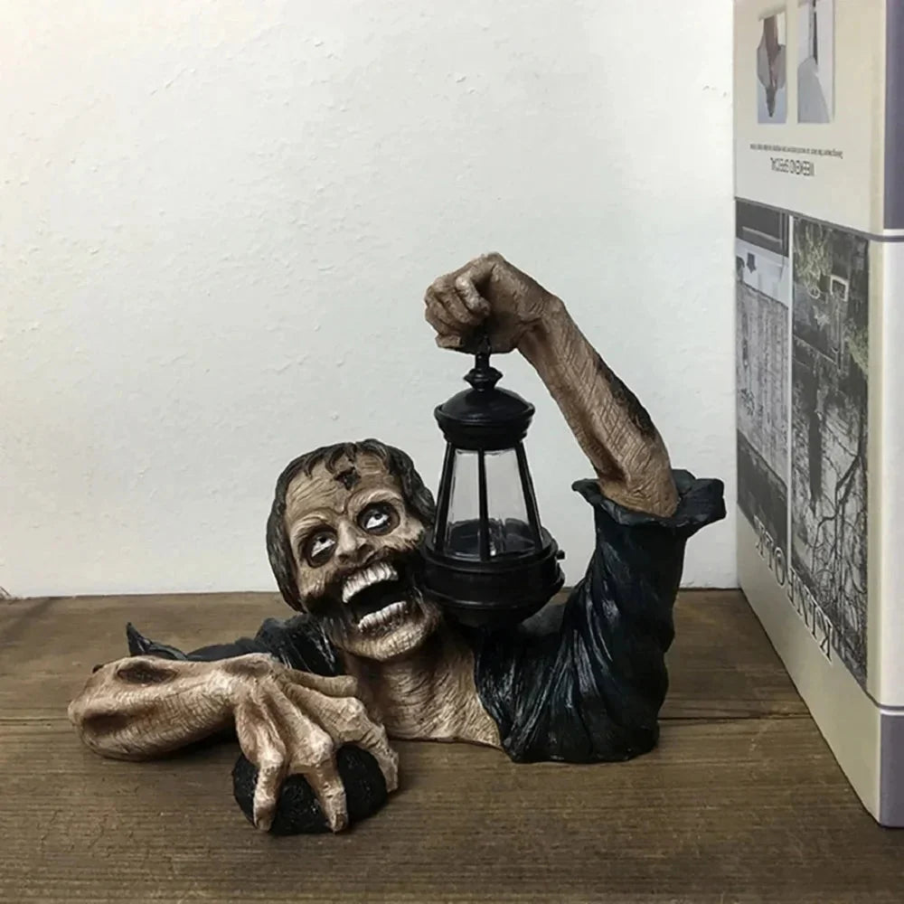 Home & Garden > Decor > Artwork > Sculptures & Statues : Figure de Zombie de Jardin avec Lanterne - Décoration d'Halloween en Résine dans de Marche Lino