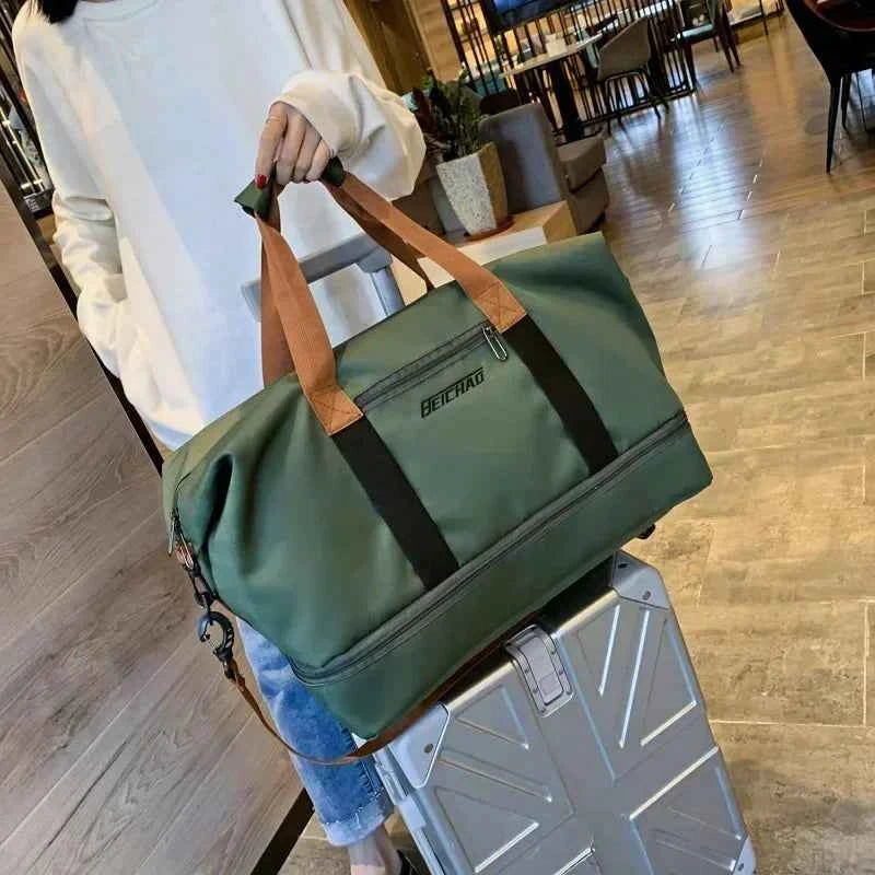 Sac de sport et de voyage spacieux avec compartiments intelligents