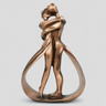 home decor : Statue Moderne en Résine Effet Bronze - Couple Enlacé 25 Cm dans de Marche Lino