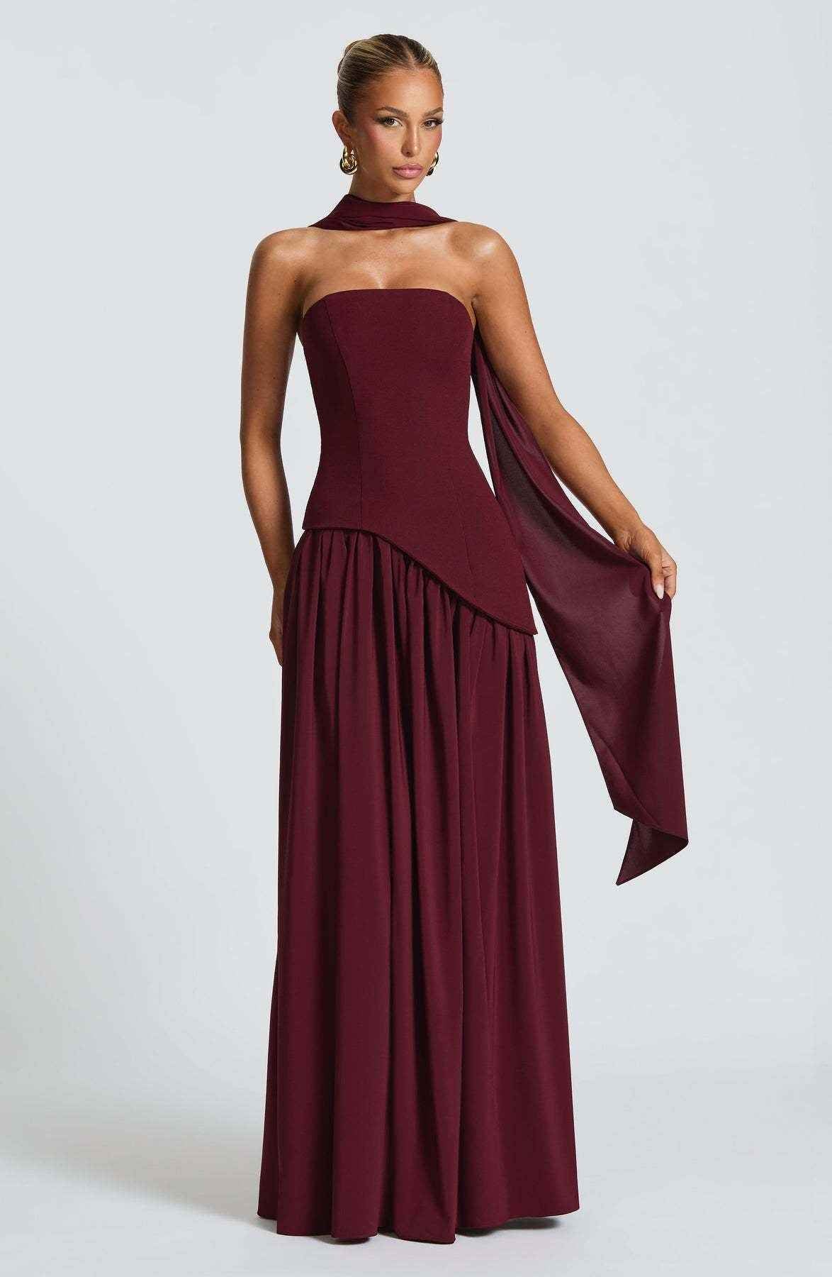 Maxi Dress : Robe Longue Tessa Femme - Coupe Fluide Dos Plongeant Bretelles Fines dans de Marche Lino