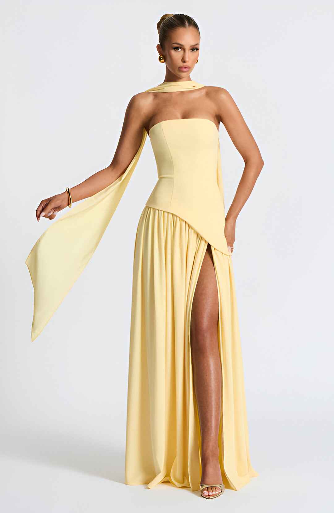 Maxi Dress : Robe Longue Tessa Femme - Coupe Fluide Dos Plongeant Bretelles Fines dans de Marche Lino
