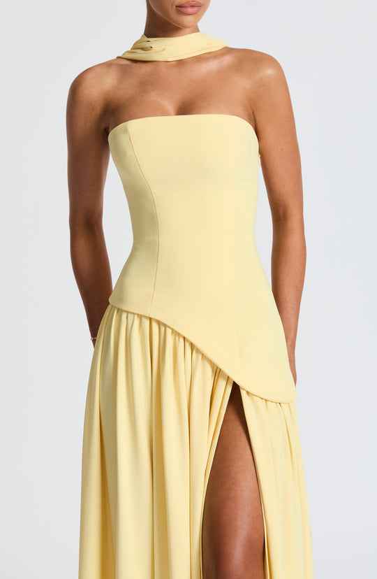 Maxi Dress : Robe Longue Tessa Femme - Coupe Fluide Dos Plongeant Bretelles Fines dans de Marche Lino