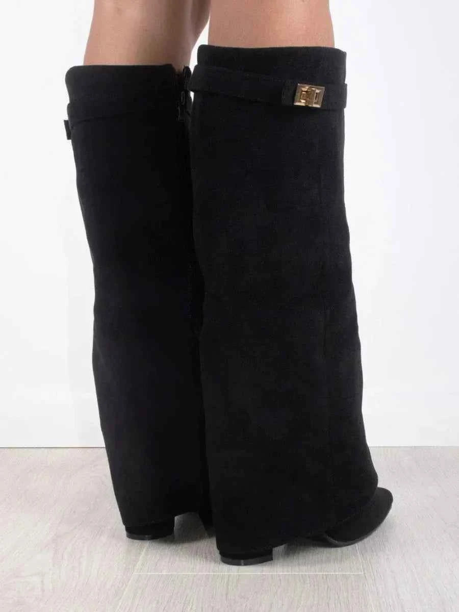 Bottes femme en suède avec détails métalliques