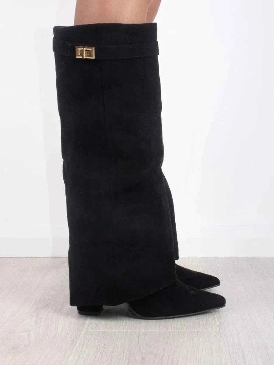 Bottes femme en suède avec détails métalliques