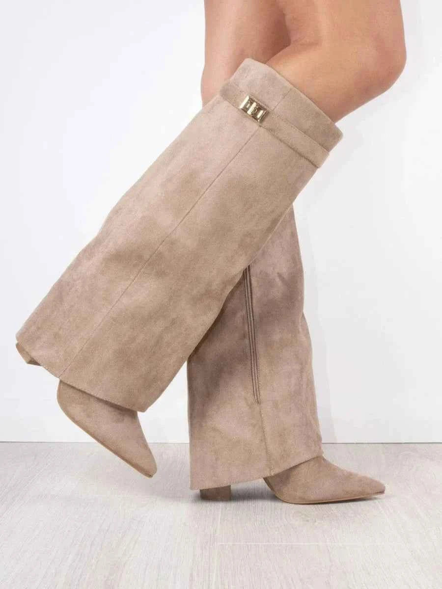 Bottes femme en suède avec détails métalliques