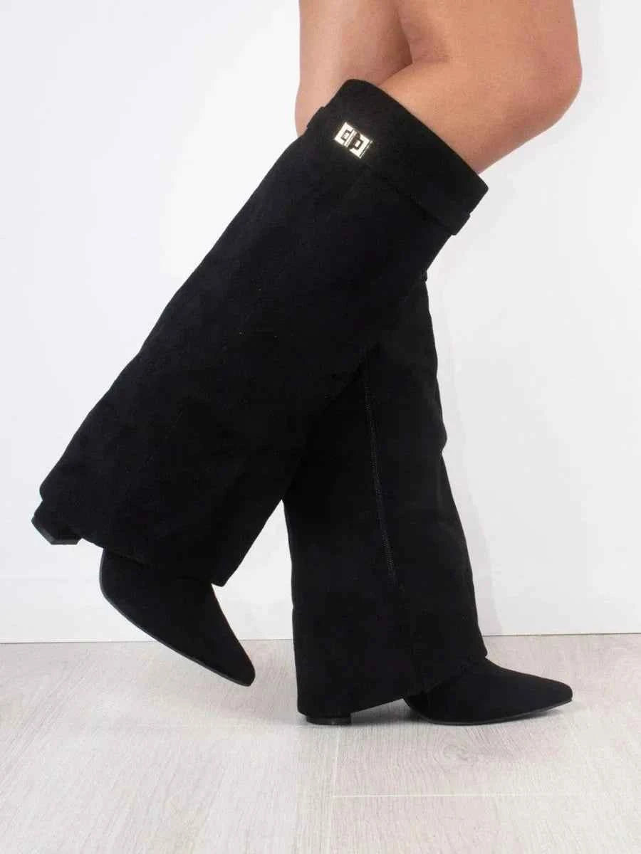 Bottes femme en suède avec détails métalliques