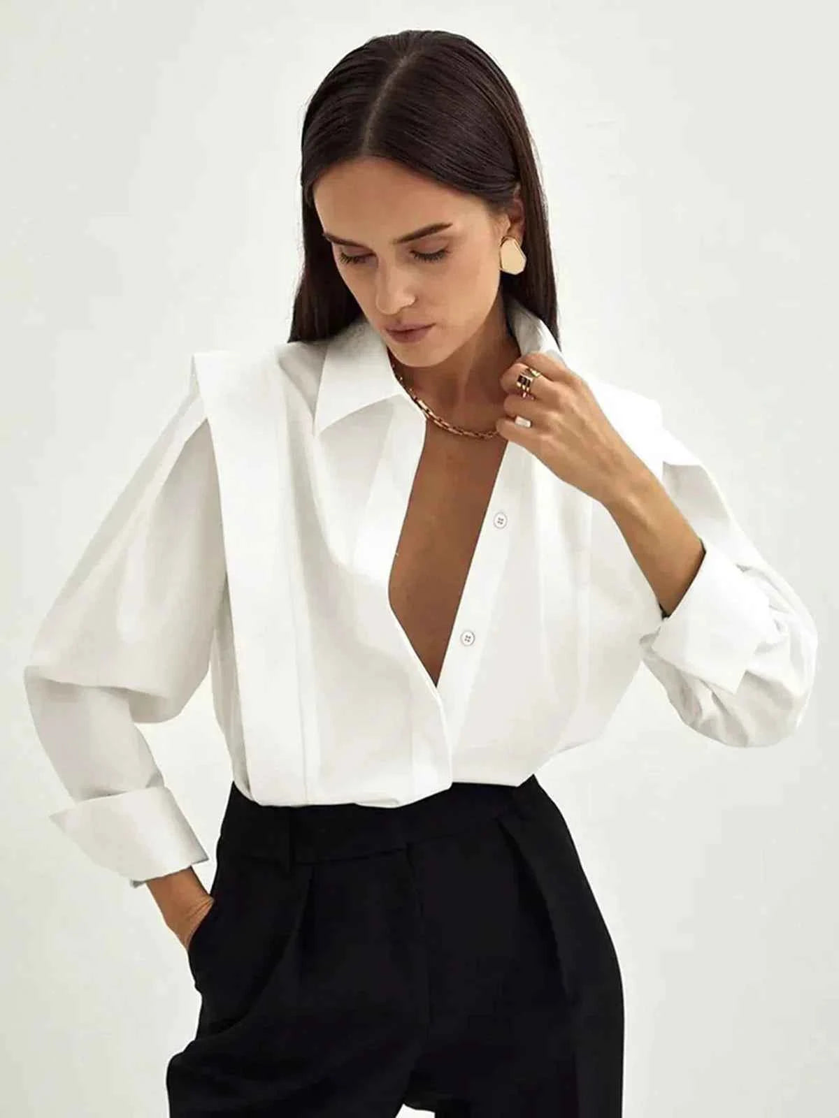 Blouse : Chemise carrée femme boutonnée, coupe ample et moderne, idéale pour un look décontracté ou habillé dans Blanc de Marche Lino